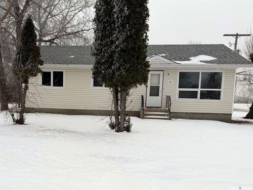 801 Prospect Ave, Oxbow, SK, S0C2B0 | Card Image