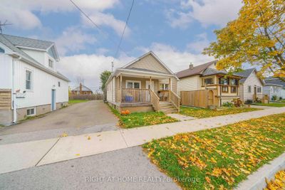 34 Brighton Ave, House other with 3 bedrooms, 2 bathrooms and 3 parking in Saint Catharines ON | Image 1