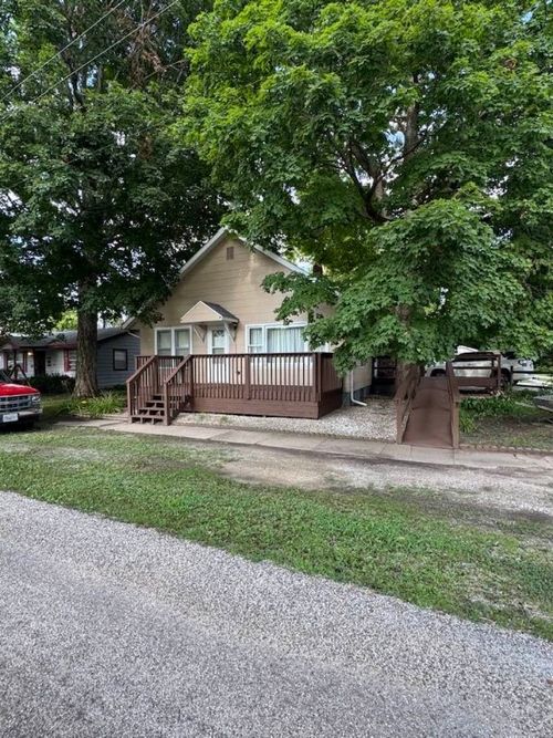106 N Wilson St, Potomac, IL, 61865-9407 | Card Image