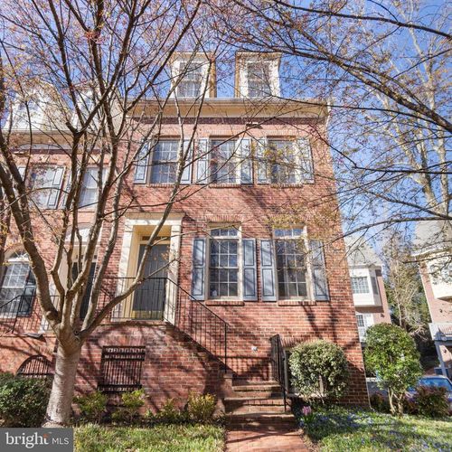 8882 Ashgrove House Ln, VIENNA, VA, 22182-5549 | Card Image