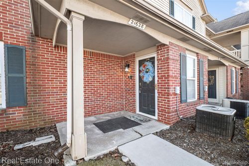 21628 Majestic Dr, Trenton, MI, 48183-7622 | Card Image