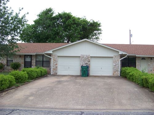 2805 Davis St, Taylor, TX, 76574-5107 | Card Image