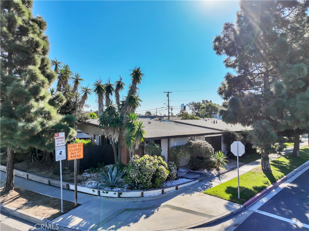425 Ford Rd, For Sale in Costa Mesa - eXp Realty