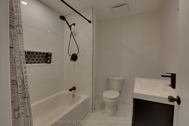 207 Cairn St, House attached with 4 bedrooms, 2 bathrooms and 3 parking in London ON | Image 12