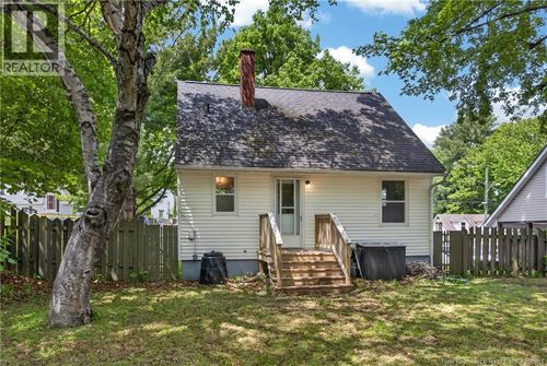 666 Kitchen St, Fredericton, NB, E3B3Z5 | Card Image