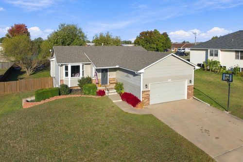 1113 Pecan Ln, Winfield, KS, 67156-8513 | Card Image