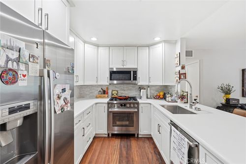 f-3860 Amberly, Inglewood, CA, 90305 | Card Image