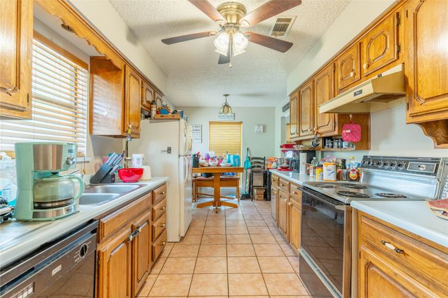 1638 Brown Trl, Home with 4 bedrooms, 4 bathrooms and 2 parking in Hurst TX | Image 22