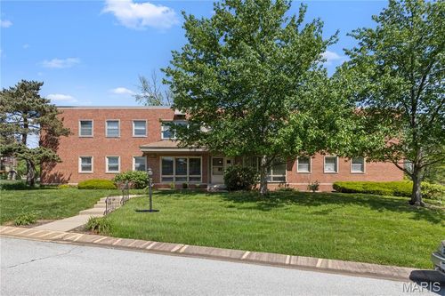 101-5 Delcrest Ct, Saint Louis, MO, 63124-2136 | Card Image