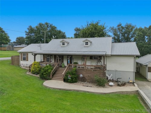 809 N K St, Quinton, OK, 74561-2014 | Card Image