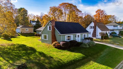 4 Montgomery St, Kentville, NS, B4N1V5 | Card Image