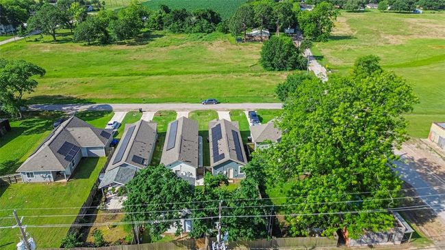 6418 Gresham St, House other with 3 bedrooms, 2 bathrooms and null parking in Wallis TX | Image 4