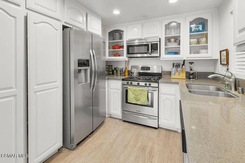 8-1340 E Hillcrest Dr, Thousand Oaks, CA, 91360-4201 | Card Image