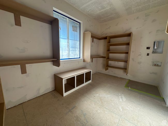 View of unfurnished room | Image 27