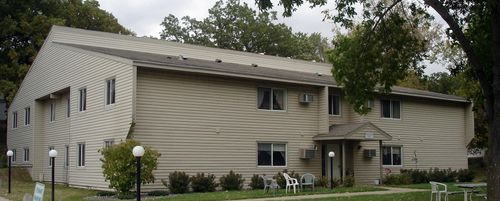 10 1st Ave Nw, New London, MN, 56273-8513 | Card Image