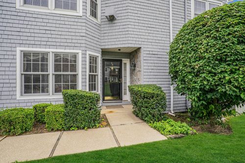 20 Lakebridge Dr S, Kings Park, NY, 11754-3941 | Card Image