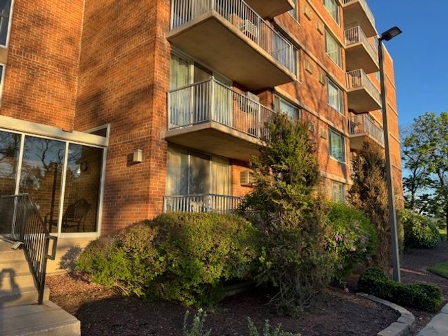 APT-4C - 2211 S Highland Ave, Condo with 2 bedrooms, 2 bathrooms and 2 parking in Lombard IL | Image 7