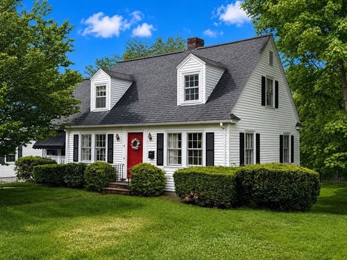 9 Stratford Rd, Andover, MA, 01810-1807 | Card Image