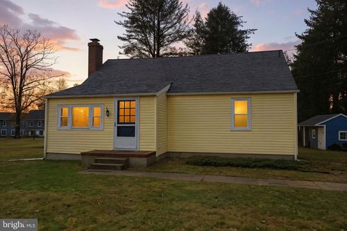 131 Crusher Rd, HOPEWELL, NJ, 08525-2203 | Card Image