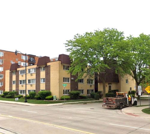 apt-2h-677 River Rd, Des Plaines, IL, 60016-4726 | Card Image