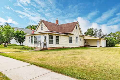 253 1st St Ne, Garrison, ND, 58540-7122 | Card Image