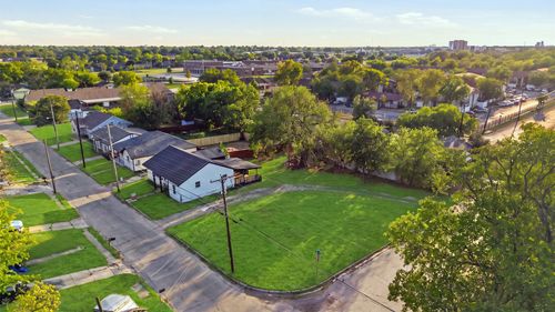 4302 Roberts St, Greenville, TX, 75401-5618 | Card Image