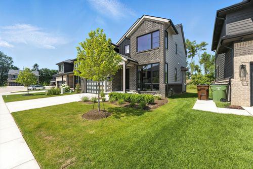 54815 Camden Ct, Utica, MI, 48316-3630 | Card Image