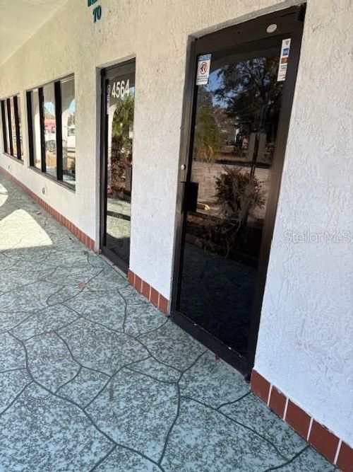 4568-4560-4568 Commercial Way, SPRING HILL, FL, 34606-1919 | Card Image