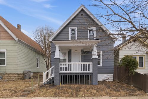 2827 W Grant St, Milwaukee, WI, 53215-2443 | Card Image