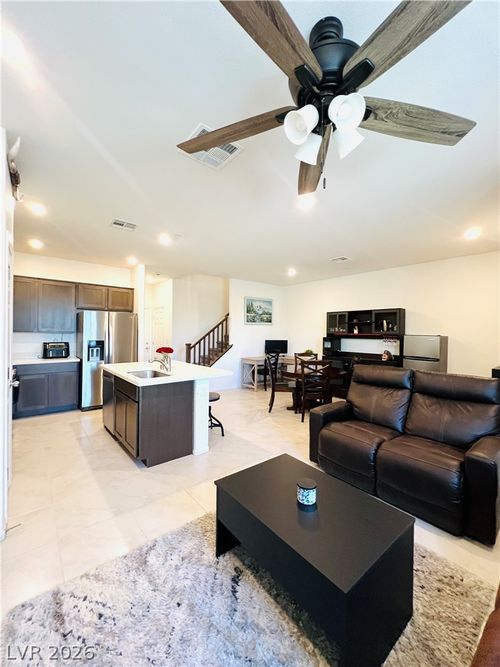 909 Kyanite Ln, Henderson, NV, 89011-1562 | Card Image