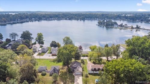 2405 Jackson Blvd, Highland, MI, 48356-1545 | Card Image