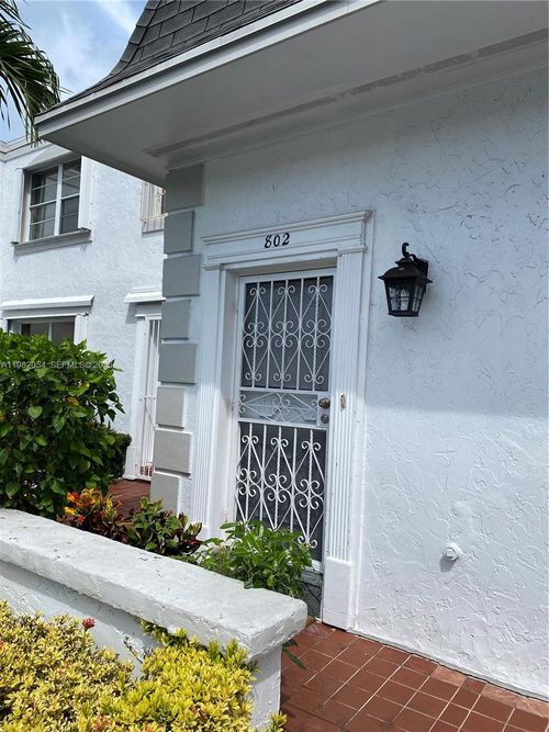 802-802 Ne 26th Ave, Hallandale Beach, FL, 33009-2939 | Card Image
