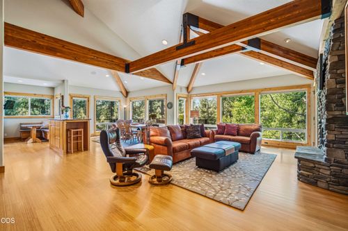 57733 Wallowa Loop, Sunriver, OR, 97707-1915 | Card Image
