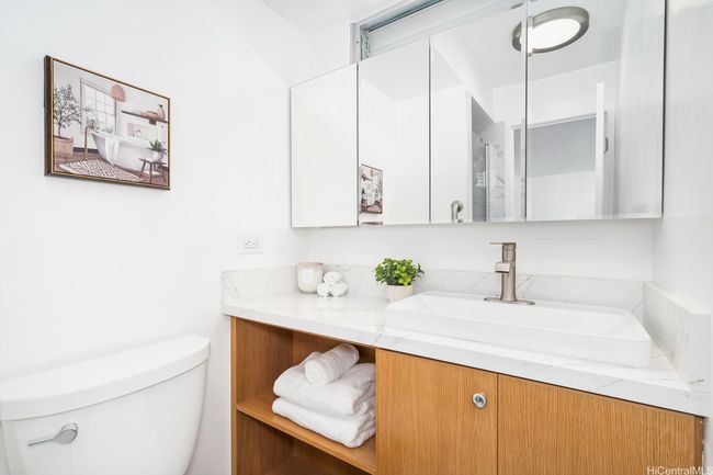 APT-1702 - 2575 Kuhio Ave, Condo with 2 bedrooms, 2 bathrooms and 1 parking in Honolulu HI | Image 11