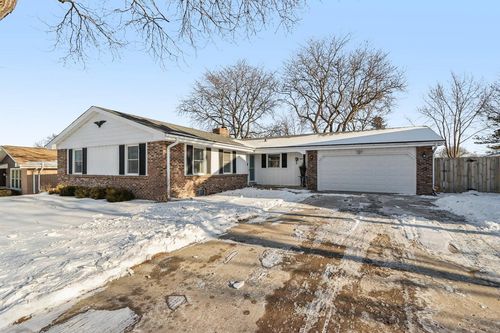 3570 S Russel Road, New Berlin, WI, 53151 | Card Image