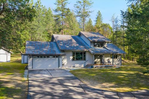 2267 Old Military Road, Central Point, OR, 97502 | Card Image