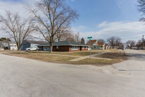 302 E Barker St, Tuscola, IL, 61953-1036 | Card Image