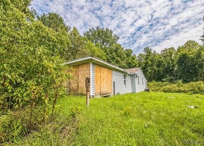 View of outdoor structure | Image 3