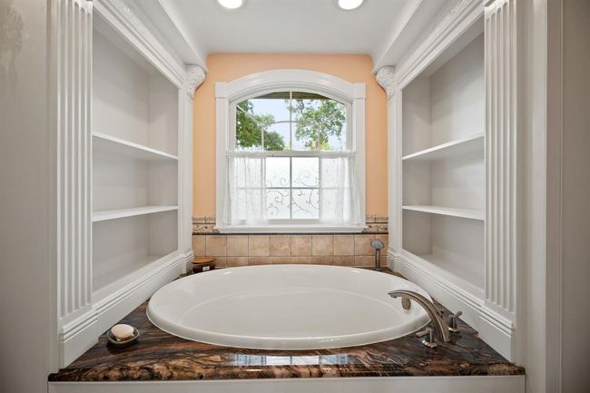 111 Whispering Oaks Dr, House other with 4 bedrooms, 2 bathrooms and 2 parking in Seabrook TX | Image 11