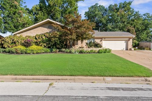 5912 E 50th St, Tulsa, OK, 74135-6814 | Card Image