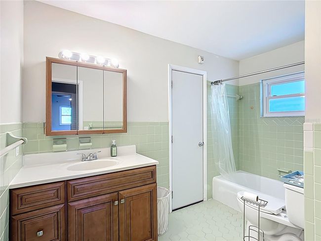 Bathroom 2 | Image 22
