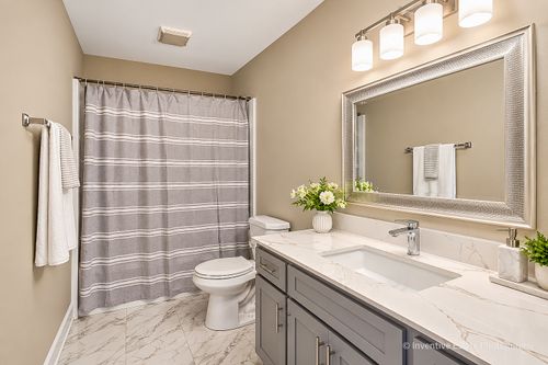 1642 Trafalgar Ln, Aurora, IL, 60504-6048 | Card Image