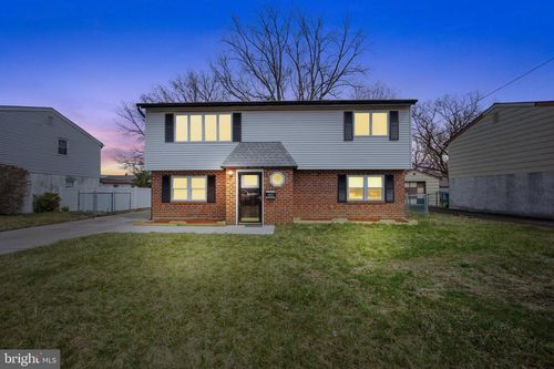 902 Laings Ave, BRISTOL, PA, 19007-2432 | Card Image