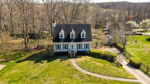 9516 White Tail Trl, Kernersville, NC, 27284-8740 | Card Image