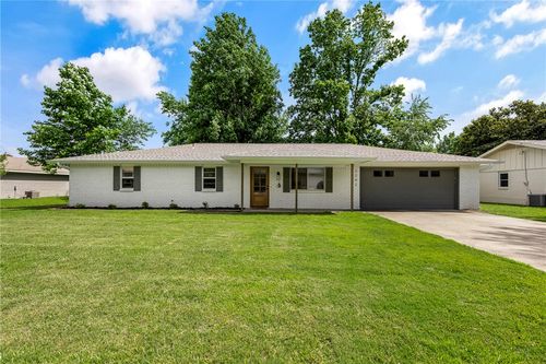 2202 Se 16th St, Bentonville, AR, 72712-6936 | Card Image
