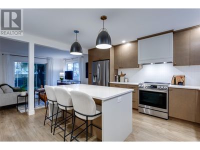 16 - 1153 Bernard Ave, Townhouse with 3 bedrooms, 2 bathrooms and 1 parking in Kelowna BC | Image 1