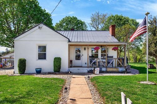 18 Bartley St, Staunton, VA, 24401-6109 | Card Image