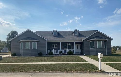801 Pecan St, Greenville, IL, 62246-2357 | Card Image