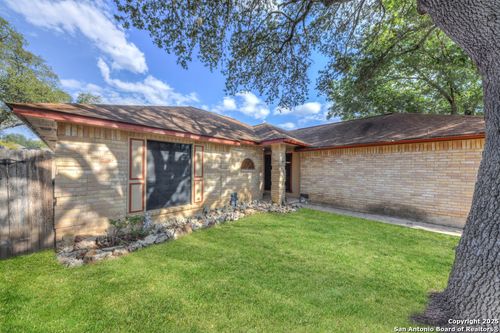 11702 Forest Holw, Live Oak, TX, 78233-4361 | Card Image