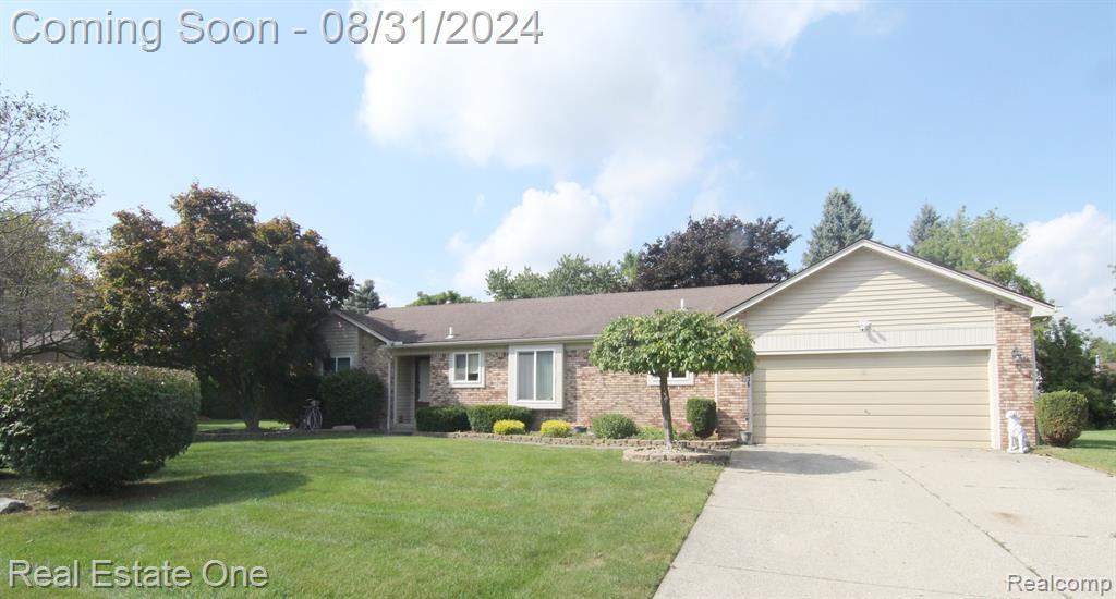 Oak Grove Dr, Walled Lake, MI 48390